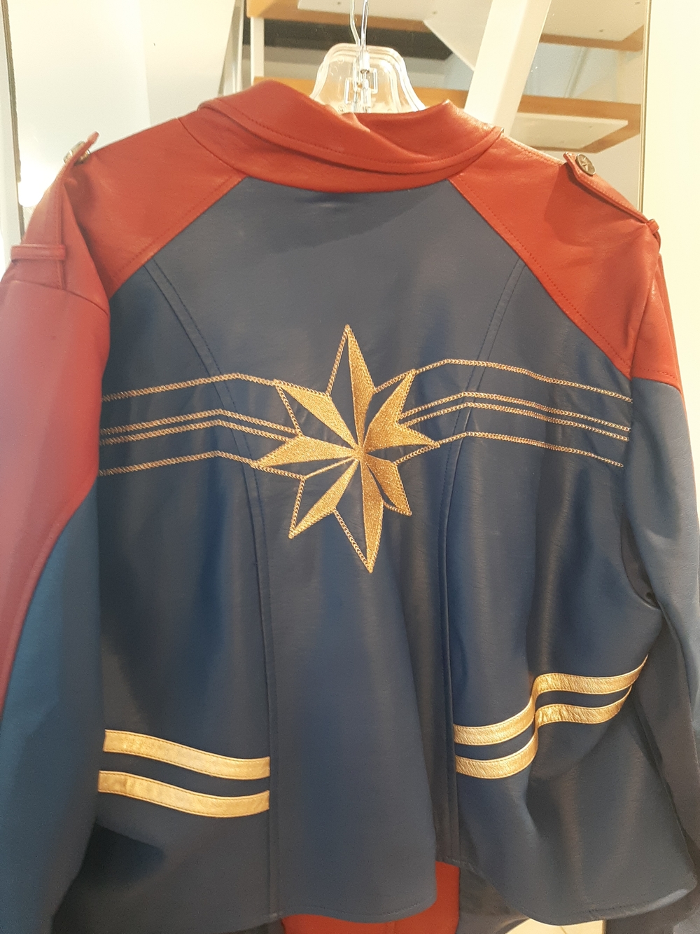 NWOT🦸‍♀CAPTN MARVEL Her Universe🦸‍♀️SUPERHERO Blue/Burgundy GOLD ACCENTS Sz XL - Picture 4 of 11